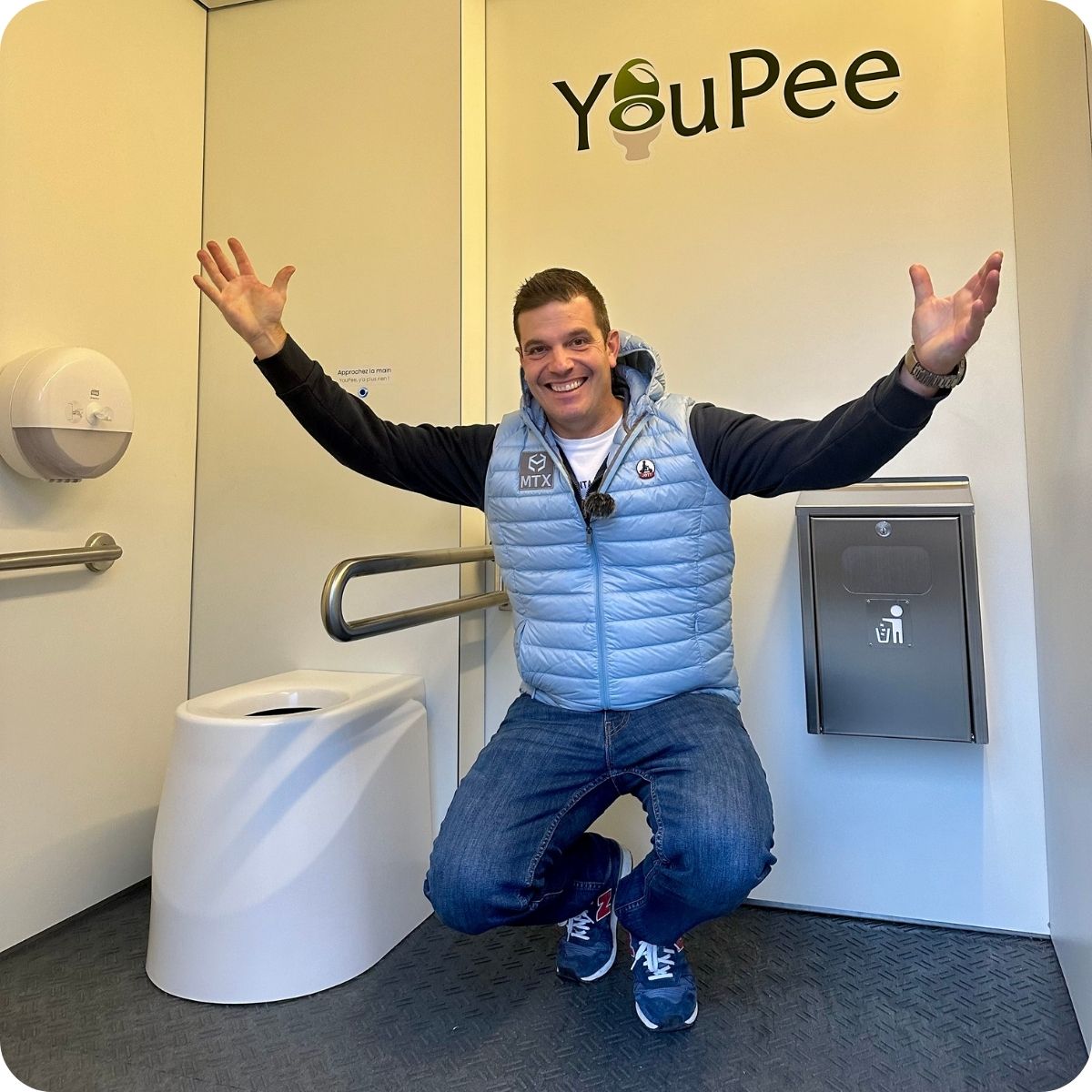 Gaëtan Macheret, fondateur de MTX Toilettes et créateur de "YouPee", présente son innovation : des toilettes publiques éco-autonomes révolutionnaires